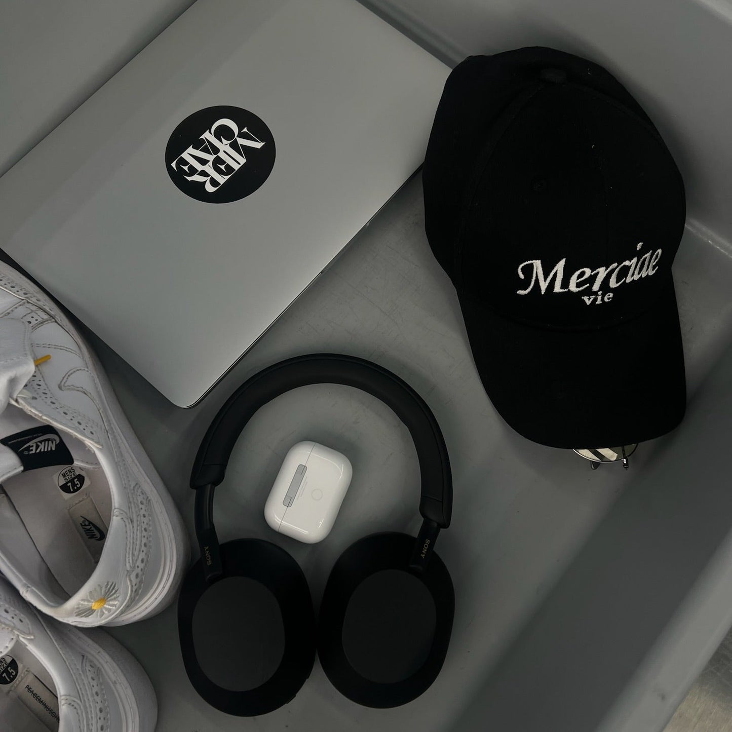 Merciae Vie Black Cap